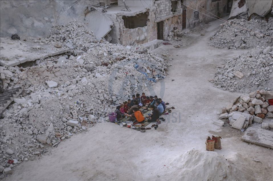 Syrian orphans break fast amid debris in Idlib