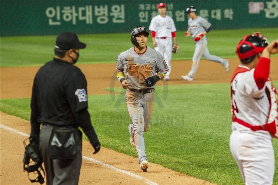 Baseball season resumes in South Korea without spectators