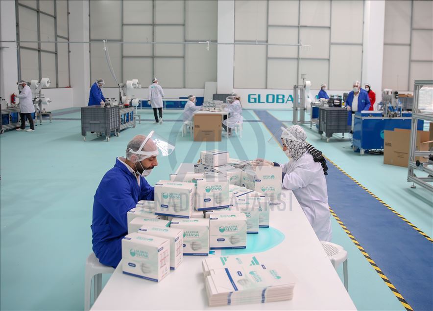 Türk şirket ayda 1,5 milyar adet cerrahi maske üretecek