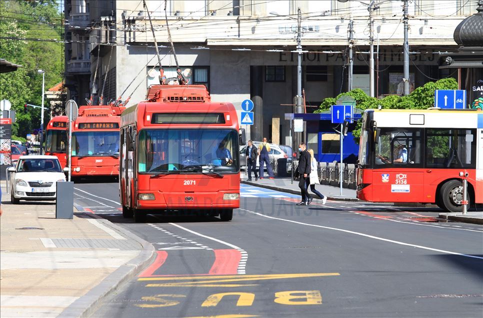 U Beogradu ponovo pokrenut gradski prevoz: U autobus sa maskom i rukavicama