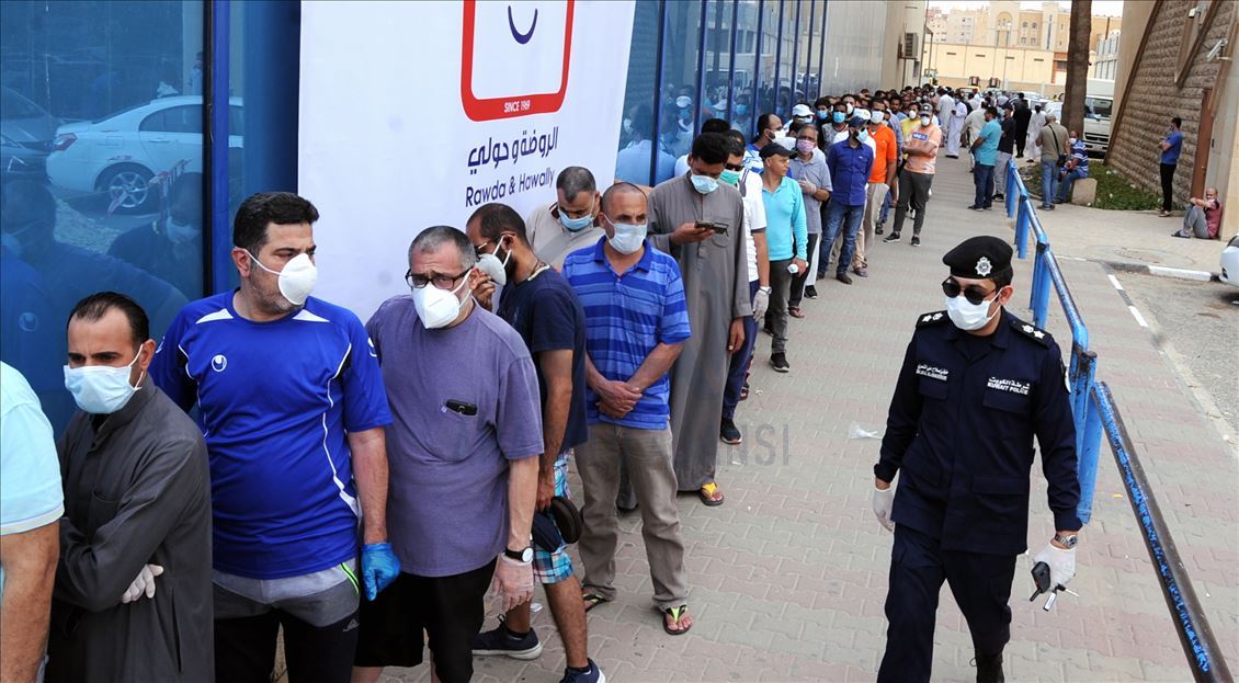 أسواق الكويت تستبق الحظر الشامل بازدحام كبير