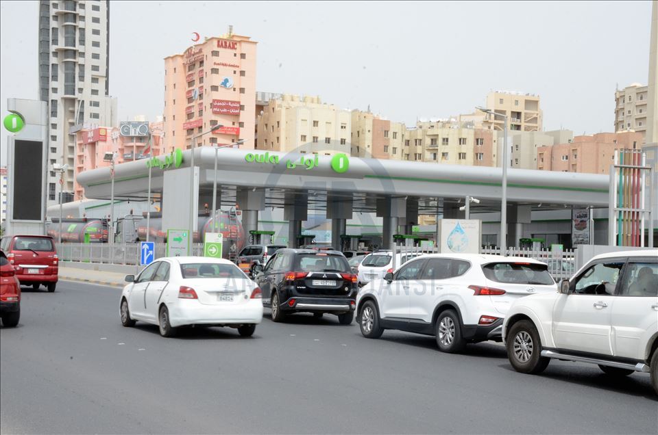 أسواق الكويت تستبق الحظر الشامل بازدحام كبير