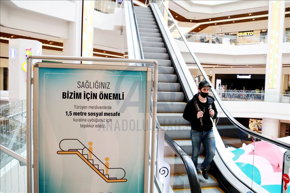 Bugün açılan AVM'ler tüketicileri karşılamaya hazır