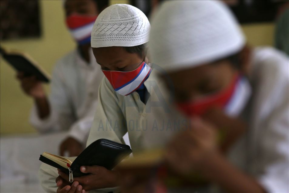 Pesantren Al-Kautsar terapkan 'Social Distancing' saat baca Alquran