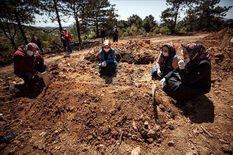 Kovid -19'dan ölenlerin cenaze işlemleri dini usullere uygun yapılıyor