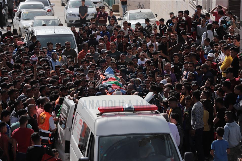 تشييع جثمان فتى فلسطيني قُتل برصاص إسرائيلي جنوبي الضفة