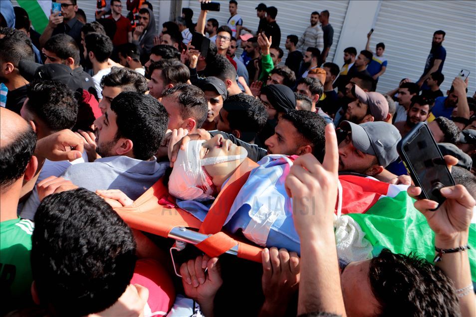 تشييع جثمان فتى فلسطيني قُتل برصاص إسرائيلي جنوبي الضفة