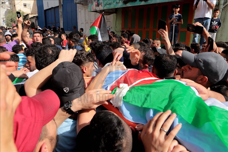 تشييع جثمان فتى فلسطيني قُتل برصاص إسرائيلي جنوبي الضفة