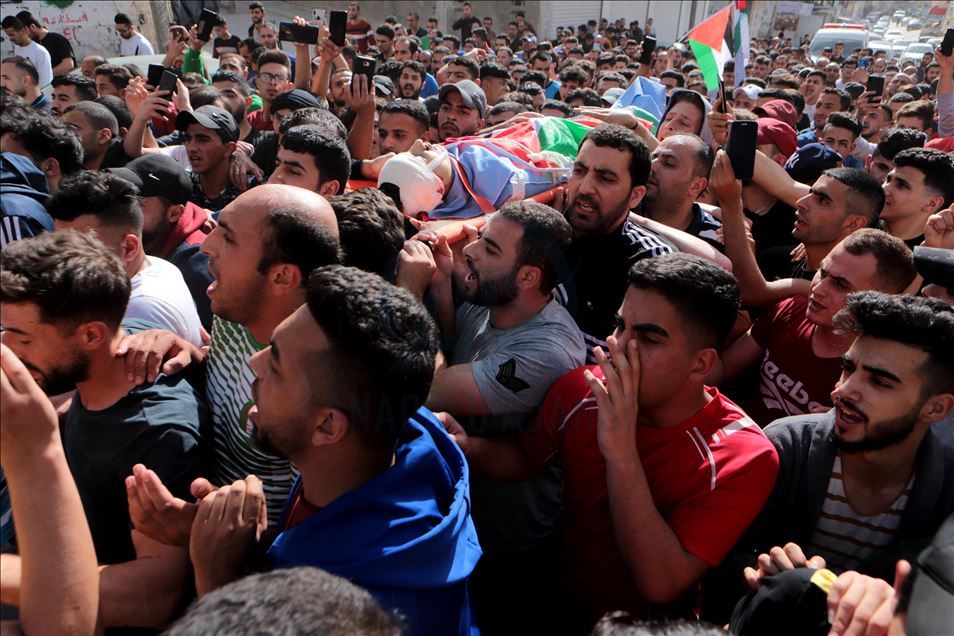 تشييع جثمان فتى فلسطيني قُتل برصاص إسرائيلي جنوبي الضفة