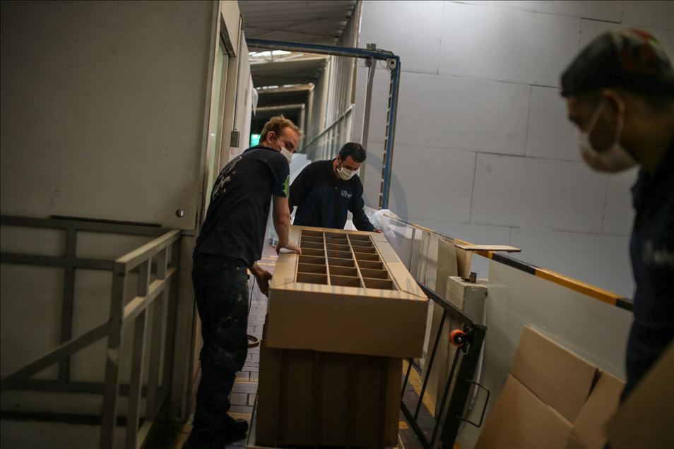 Colombia Factory designs cardboard hospital beds which can double as