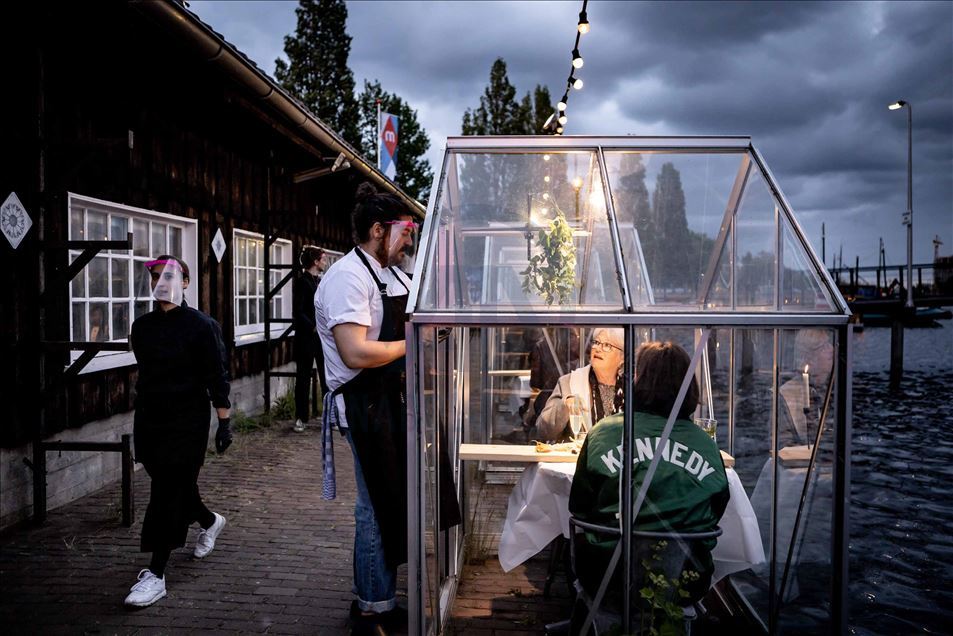 Pequeños invernaderos, la solución de un restaurante en Ámsterdam para evitar la propagación del coronavirus