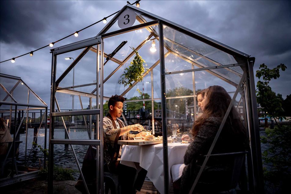 Pequeños invernaderos, la solución de un restaurante en Ámsterdam para evitar la propagación del coronavirus
