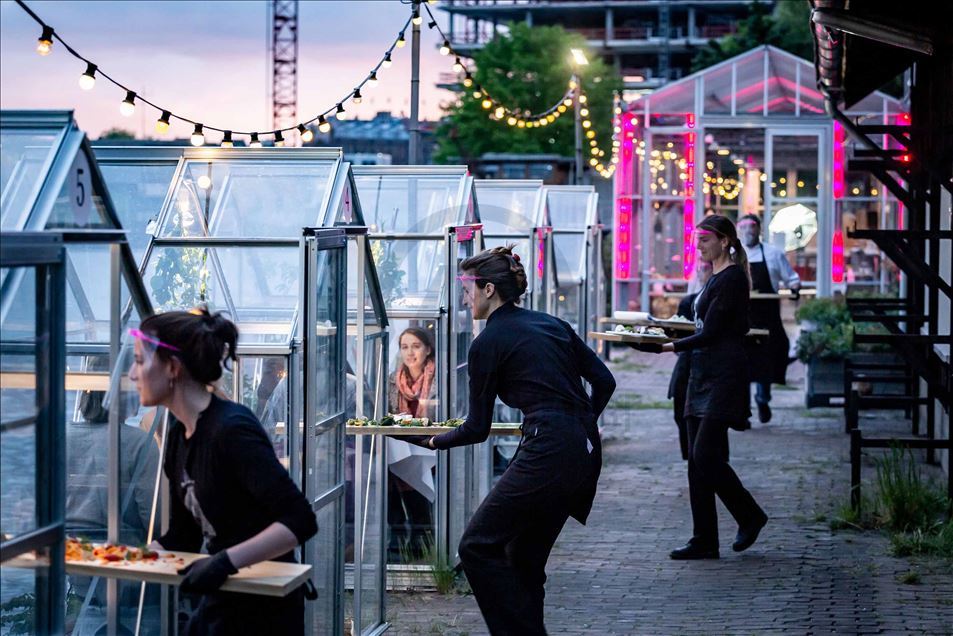 Pequeños invernaderos, la solución de un restaurante en Ámsterdam para evitar la propagación del coronavirus