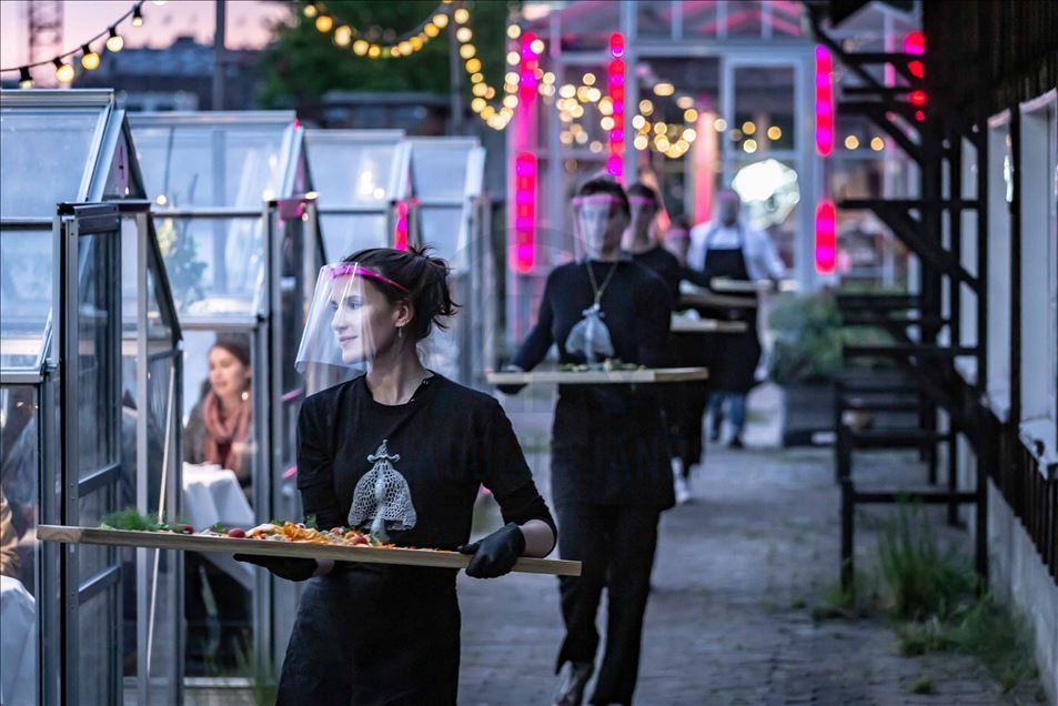 Pequeños invernaderos, la solución de un restaurante en Ámsterdam para evitar la propagación del coronavirus