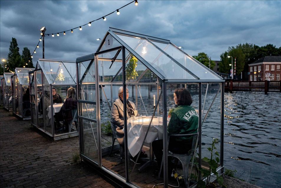 Pequeños invernaderos, la solución de un restaurante en Ámsterdam para evitar la propagación del coronavirus