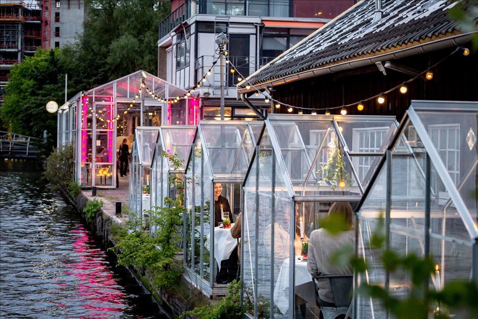 Pequeños invernaderos, la solución de un restaurante en Ámsterdam para evitar la propagación del coronavirus