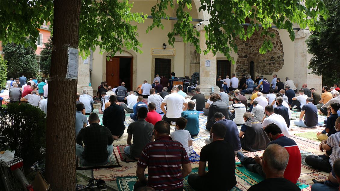 Maqedoni e Veriut, falet namazi i parë i xhumasë pas ndërprerjes dymujore