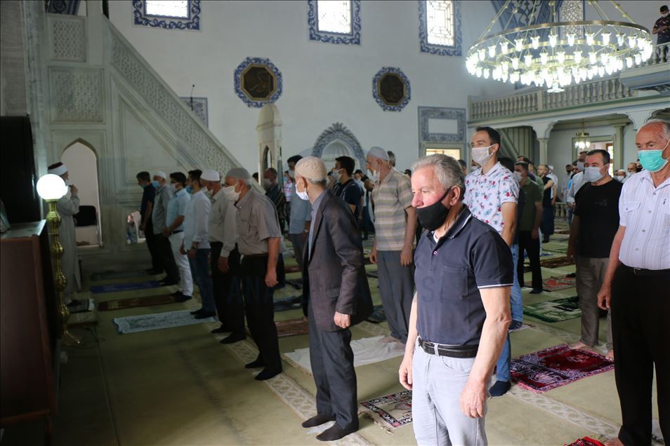 Maqedoni e Veriut, falet namazi i parë i xhumasë pas ndërprerjes dymujore