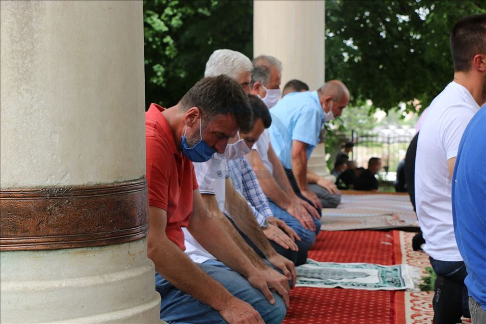 Maqedoni e Veriut, falet namazi i parë i xhumasë pas ndërprerjes dymujore