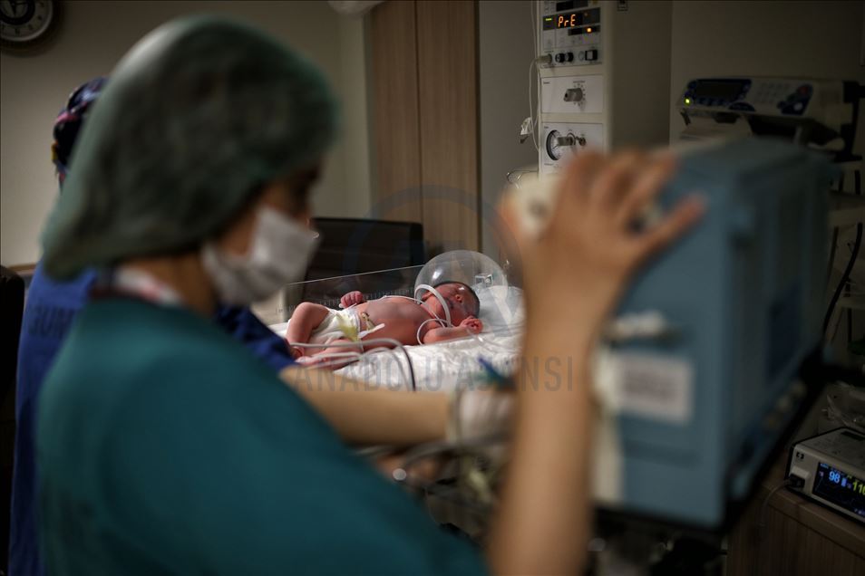 Tarihi hastanenin koridorları pandemiye inat bebek sesiyle yankılanıyor