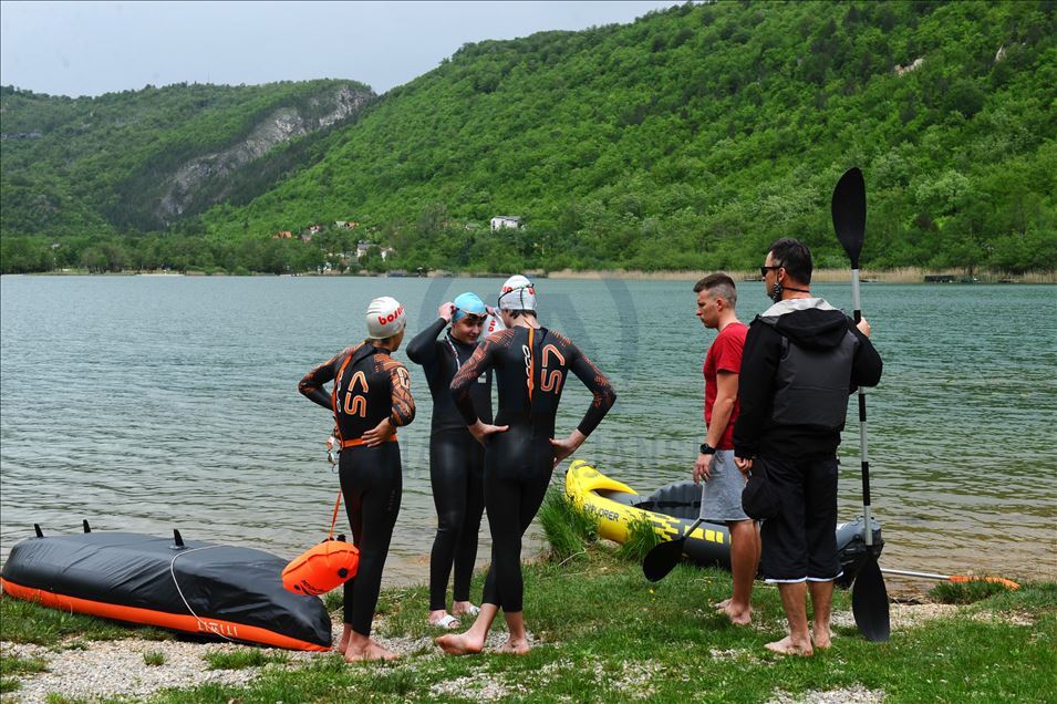 U vremenu zatvorenih bazena: Mustafa, Muhamed i Omar treniraju na Boračkom jezeru