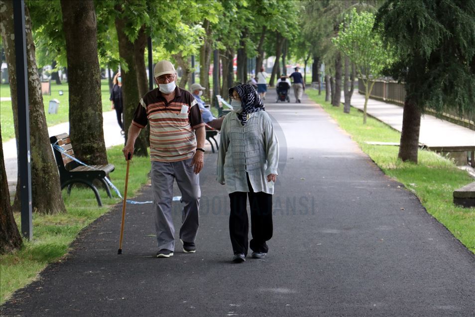 Sakarya'da 65 yaş üstü vatandaşlar tekrar sokağa çıktı
