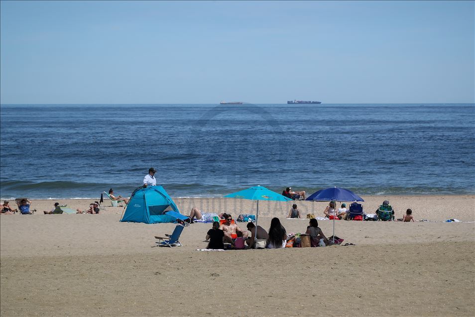 Miles de personas acudieron a las playas de Nueva Jersey en medio de la pandemia del coronavirus