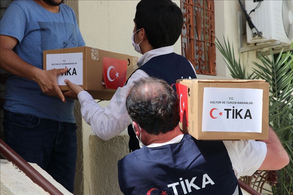 "تيكا" توزع مساعدات غذائية على 1000 أسرة في قبرص التركية
