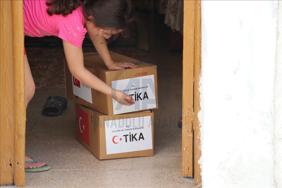 "تيكا" توزع مساعدات غذائية على 1000 أسرة في قبرص التركية
