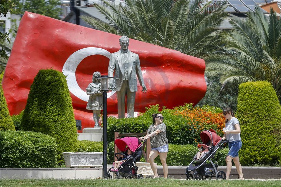 Turkey eases COVID-19 restrictions for young people under 14 years old