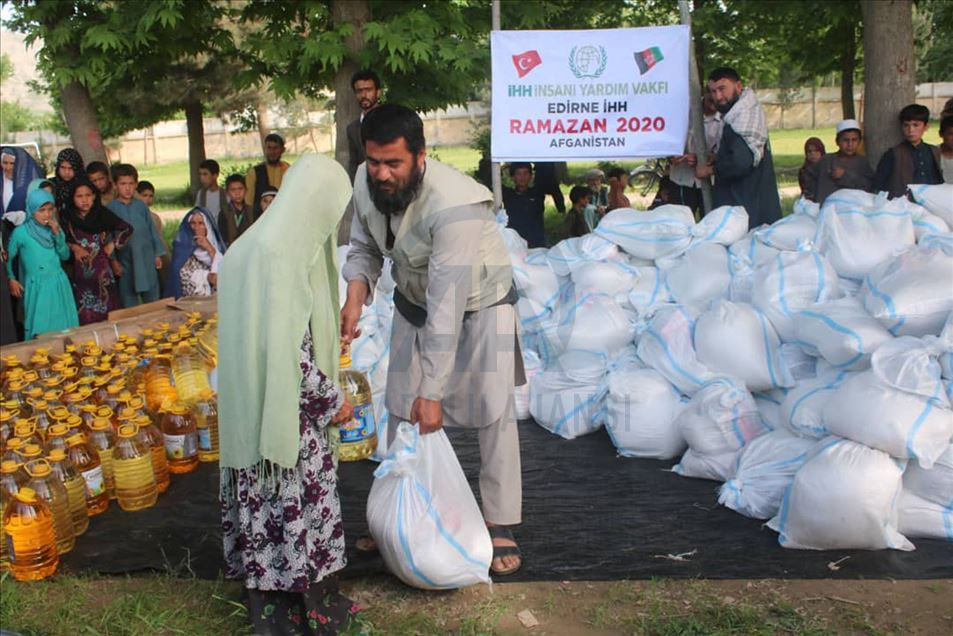 کمک‌های بنیاد همیاری‌های بشری ترکیه برای نیازمندان افغانستان