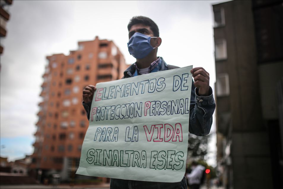 Kolombiya'da sağlık çalışanlarından protesto