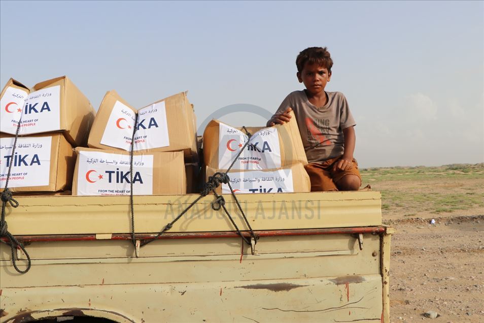 توزیع کمک‌های بشردوستانه ترکیه به نیازمندان یمنی
