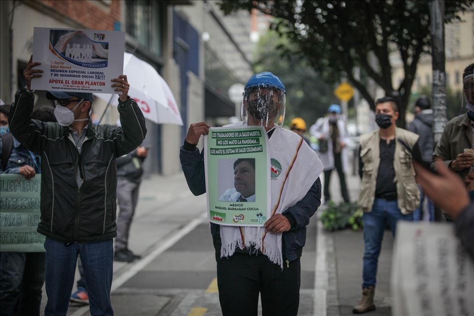 Kolombiya'da sağlık çalışanlarından protesto