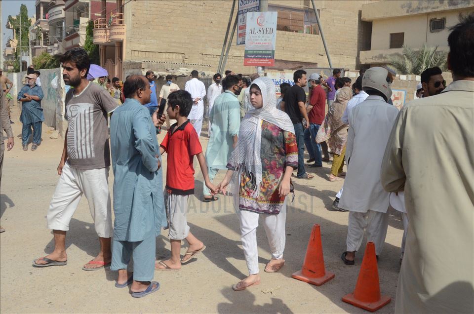 Pakistan'da yolcu uçağı düştü