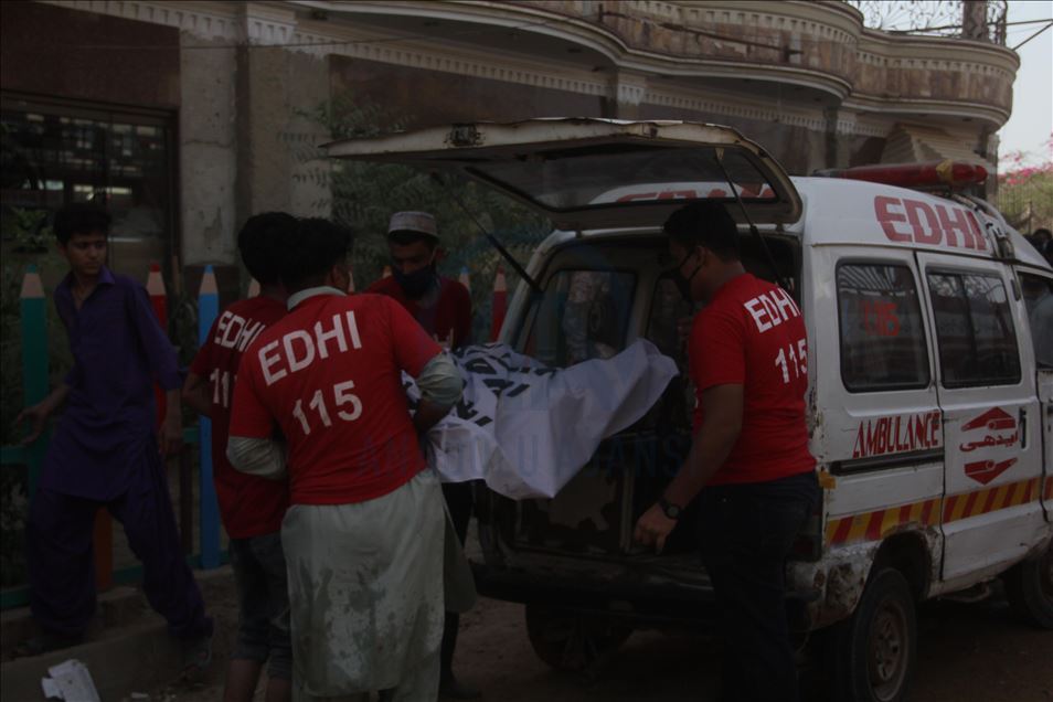 Pakistan'da yolcu uçağı düştü