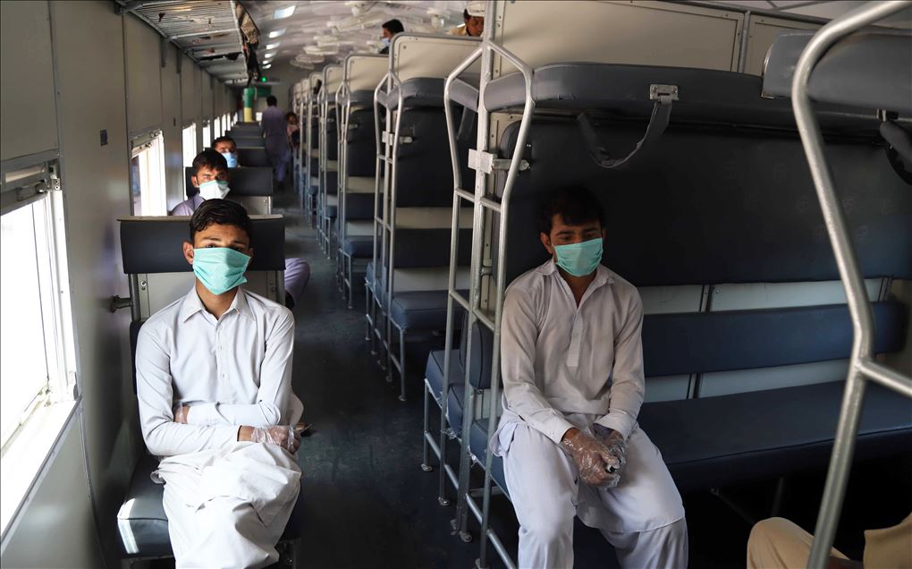Pakistan'da tren seferleri yeniden başladı