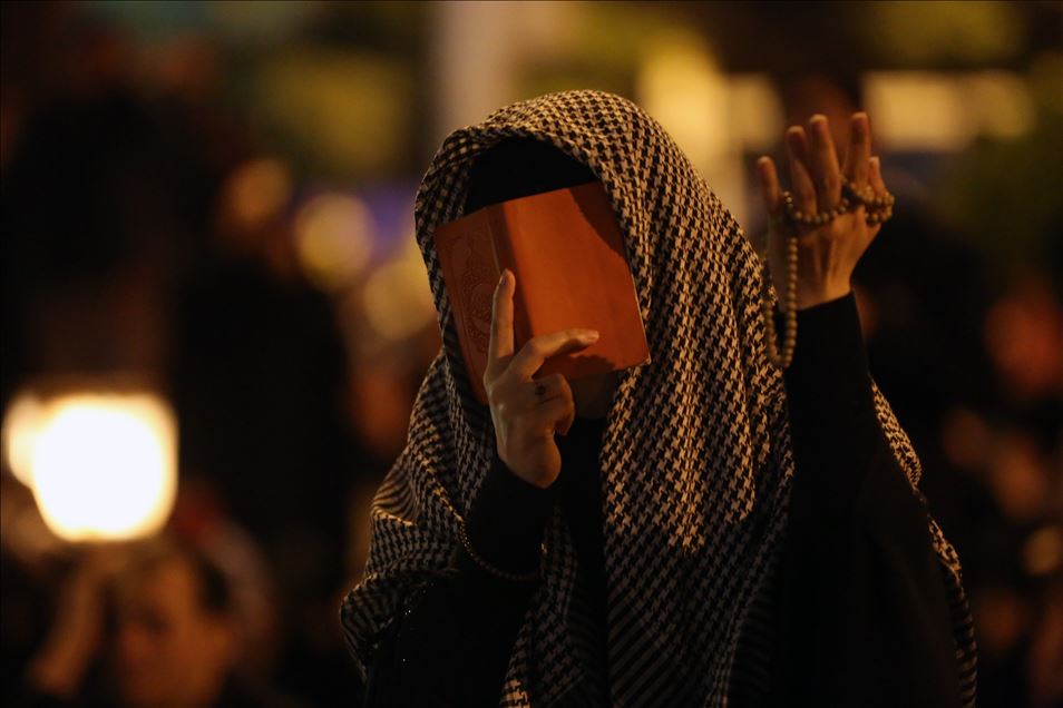 İran'da koronavirüs gölgesinde Kadir Gecesi
