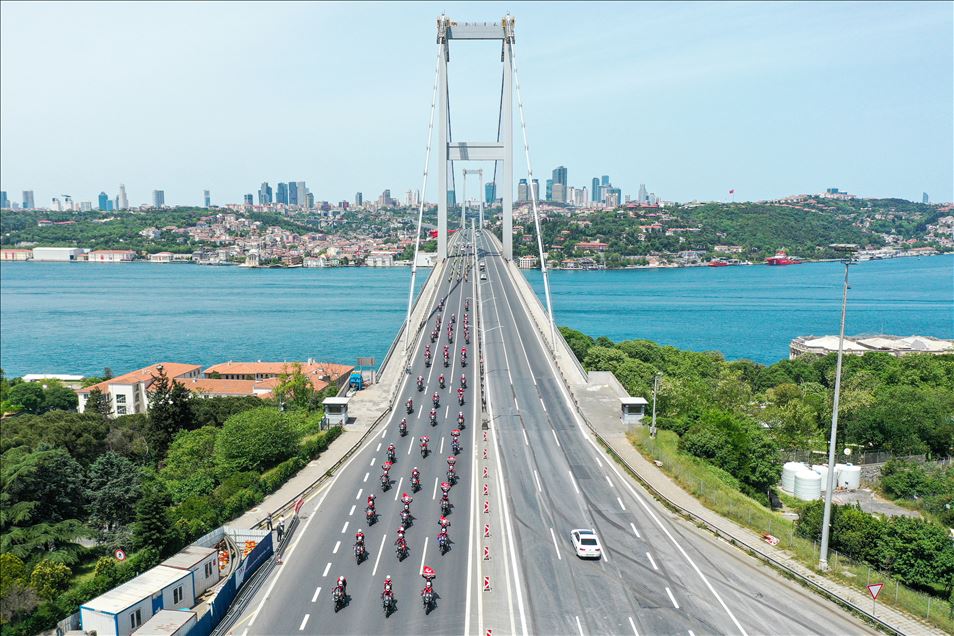 İstanbul'da motorize polis ekiplerinden 19 Mayıs'a özel şehir turu
