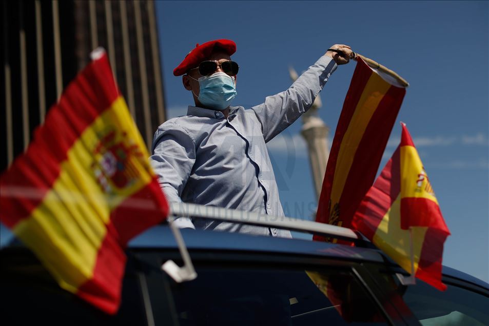 Caravanas de la 'ultraderecha' circularon por Madrid en protesta contra el Gobierno español 