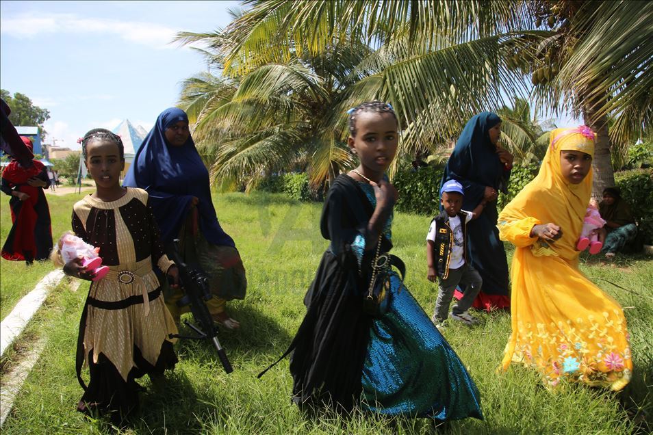 الصومال.. "كورونا" لم ينتقص من فرحة العيد