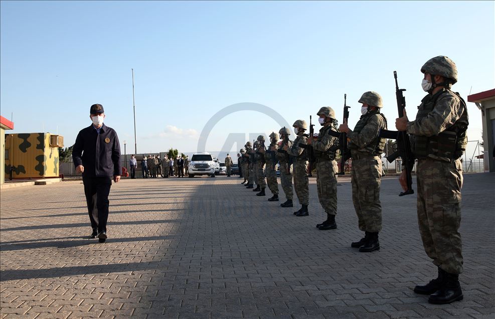 Milli Savunma Bakanı Akar ve TSK Komuta Kademesi sınır hattında

