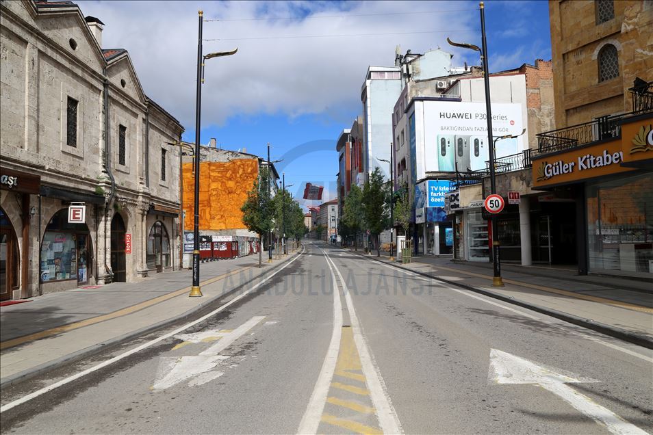 Sokağa çıkma kısıtlamasının ardından Sivas sessizliğe büründü