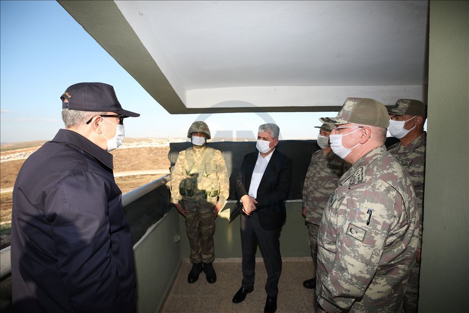 Milli Savunma Bakanı Akar ve TSK Komuta Kademesi sınır hattında
