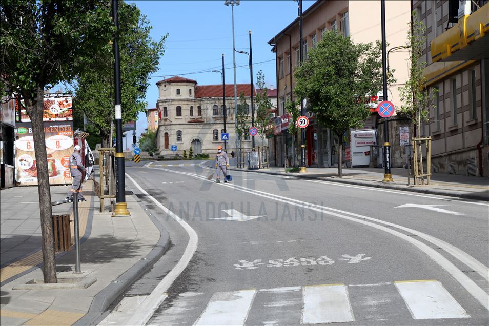 Sokağa çıkma kısıtlamasının ardından Sivas sessizliğe büründü