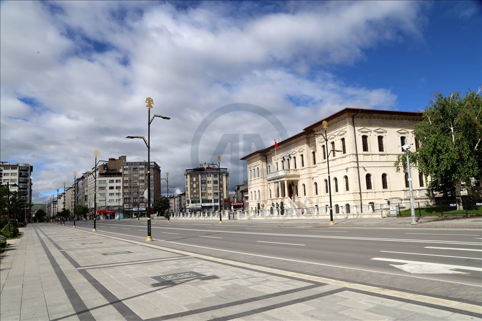 Sokağa çıkma kısıtlamasının ardından Sivas sessizliğe büründü