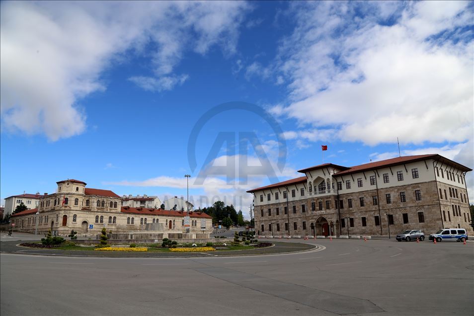 Sokağa çıkma kısıtlamasının ardından Sivas sessizliğe büründü