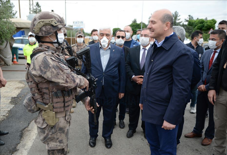 İçişleri Bakanı Soylu, Suriye'de görevli özel harekat polisleriyle bayramlaştı