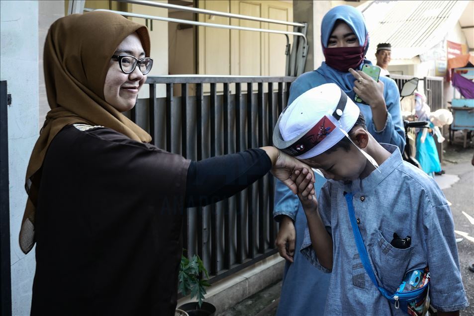 Salat Idulfitri di tengah pandemi virus korona di Jakarta
