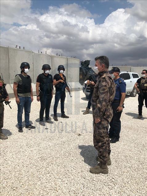 Tel Abyad'da güvenlik güçleri bayramlaştı